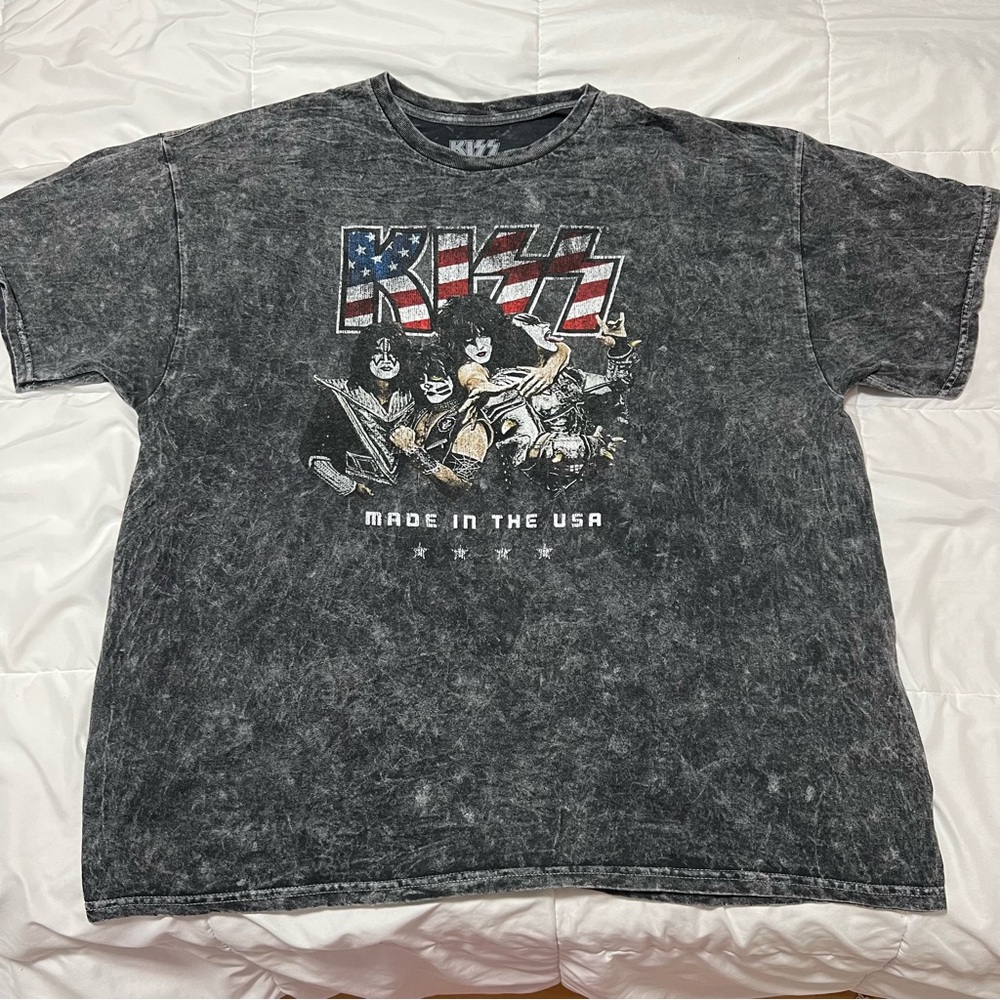 KISS band tee